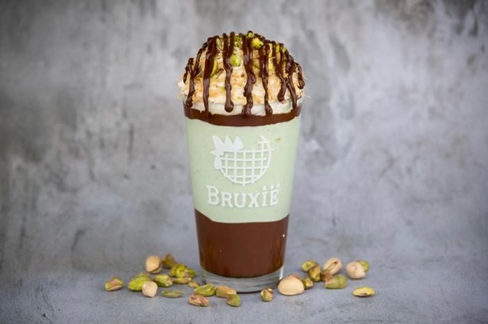 Viral Decadence, Reimagined: The Dubai Chocolate Shake Drops at Bruxie Viral Decadence, Reimagined: The Dubai Chocolate Shake Drops at Bruxie