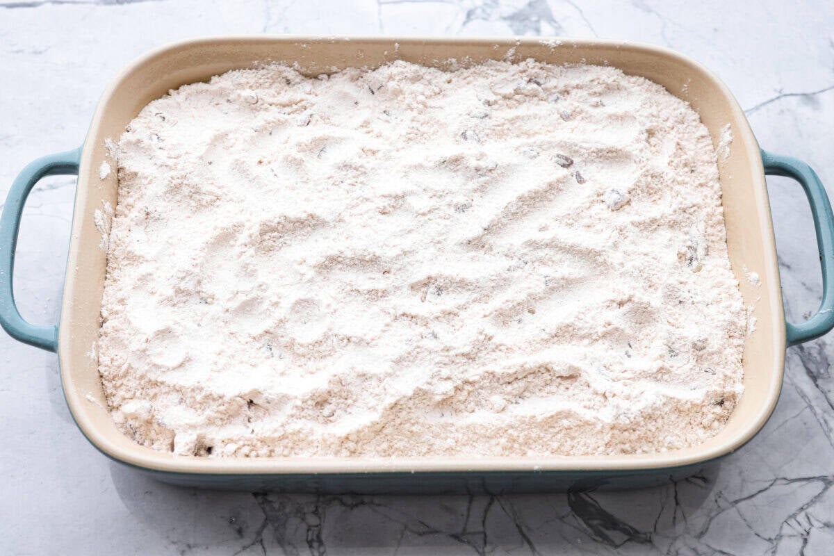 Cake mix mixture spread out over the apple pie filling.