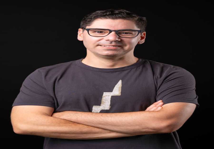 Scott Heimendinger Wishes To Transform a Two Million Year Old Kitchen Tool by Making it Vibrate (Actually Quick).