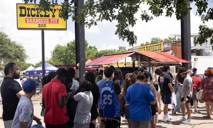 Restaurant Franchise News from Layne's Chicken Fingers, Krab Junkie, Ono Hawaiian BBQ, and More!