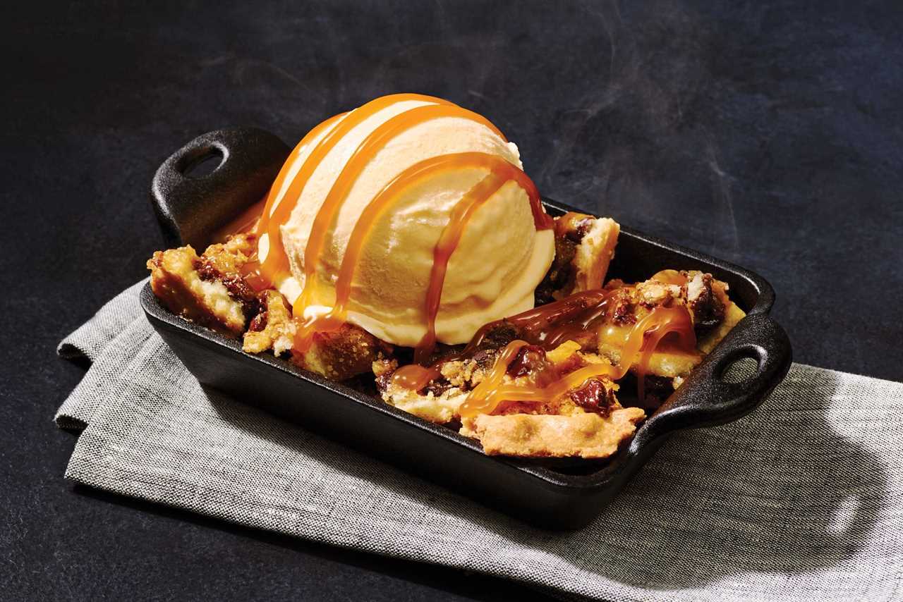 Treat Yourself to Applebee's NEW Sizzlin' Cookie Dough Pie and Cozy Comfort Favorites this Holiday Season