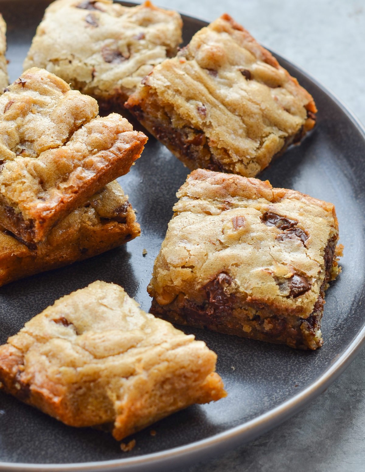 blondies on round gray plate