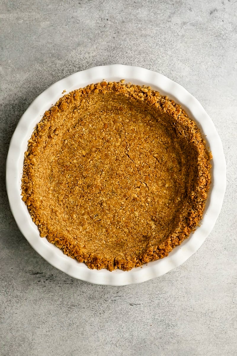 lightly browned nilla wafer crust in deep dish pie plate