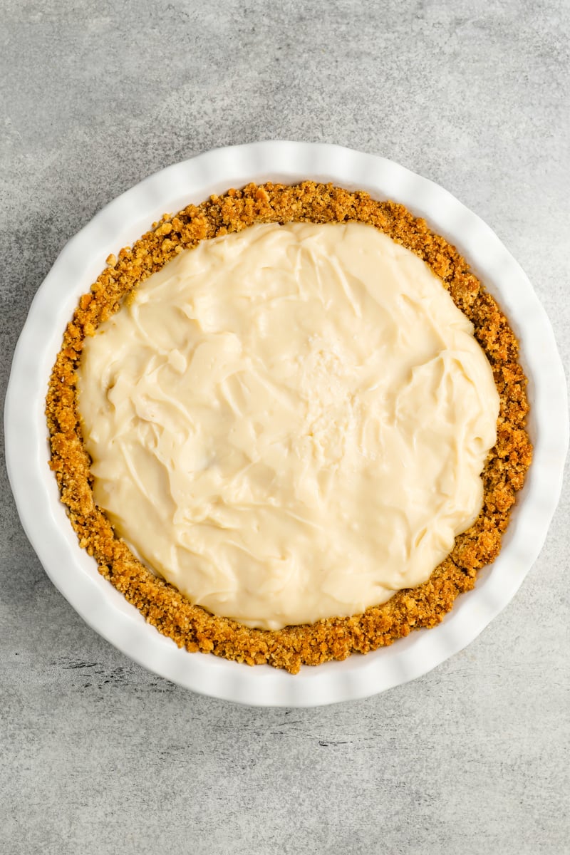 pie crust with layers of bananas and custard with custard on top