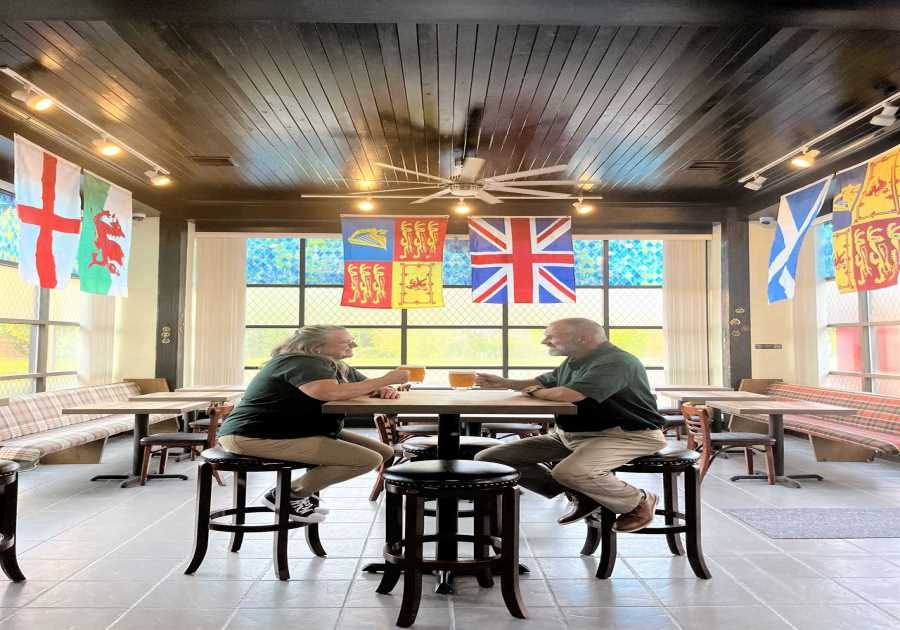 No Fiddlin' Around: Genuine British Pub Experience Includes No Tipping