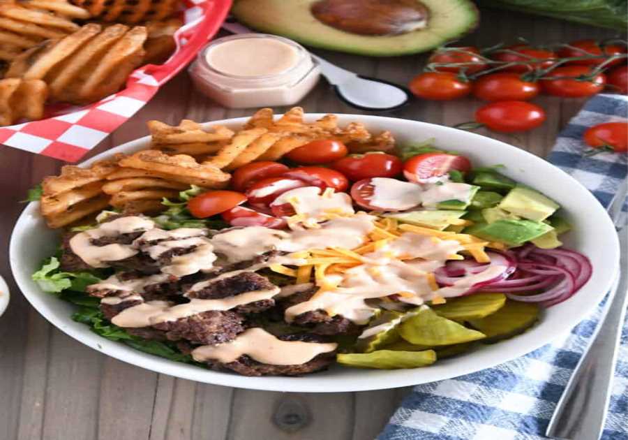 Filled Hamburger Bowls with Special Residence Sauce