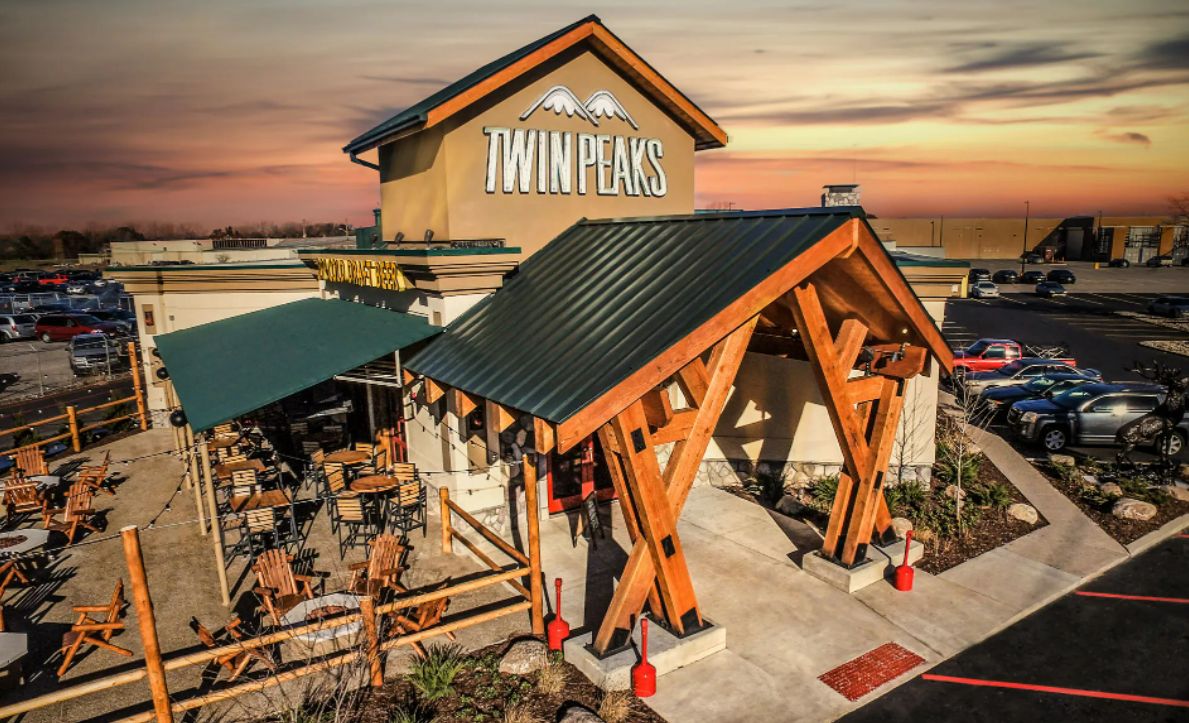 Twin Peaks Welcomes Fantasy Football Leagues Back for Draft Parties